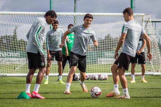 更衣室装摄像头直播？曼联正在寻求新的流量密码